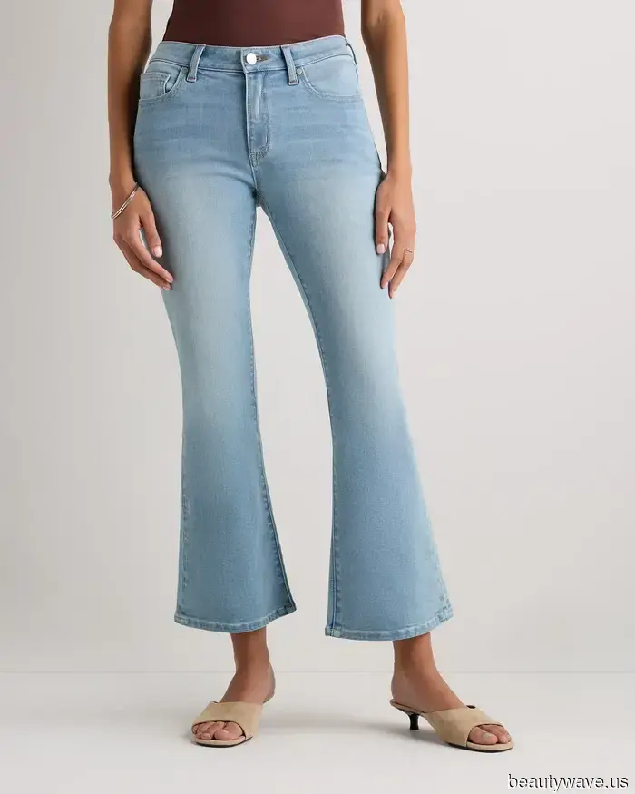 Forget the skinny jeans—women in their 40s are embracing this stylish denim trend paired with black flats instead.