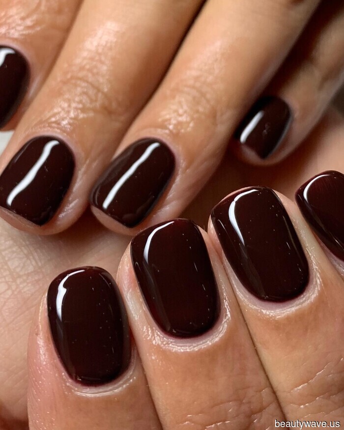 The 19 Chic Nail Colors Trendsetters Are Embracing This Fall (Along with the Ones They're Discreetly Phasing Out)