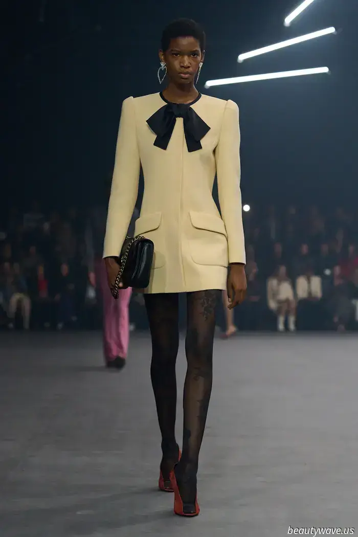 Alessandro Michele bringt sanfte Eleganz und zarte Romantik für Valentinos Frühjahr 2026
