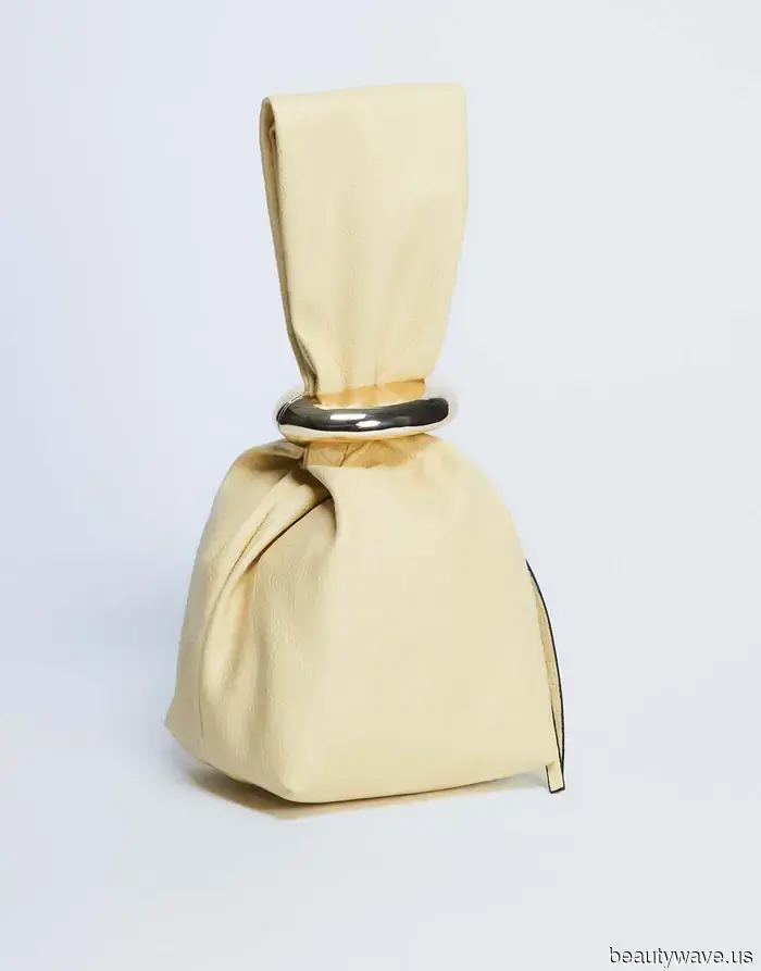 To achieve a classy and affluent look this season, this is the color combination you ought to choose.