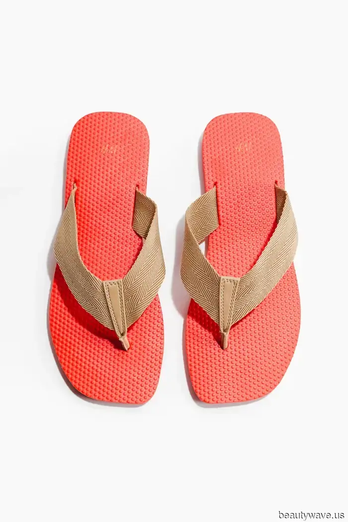 Acabo de regresar de vacaciones&mdash;cada persona con estilo estaba usando estas elegantes sandalias de &pound;12 con lino, pantalones cortos y…
