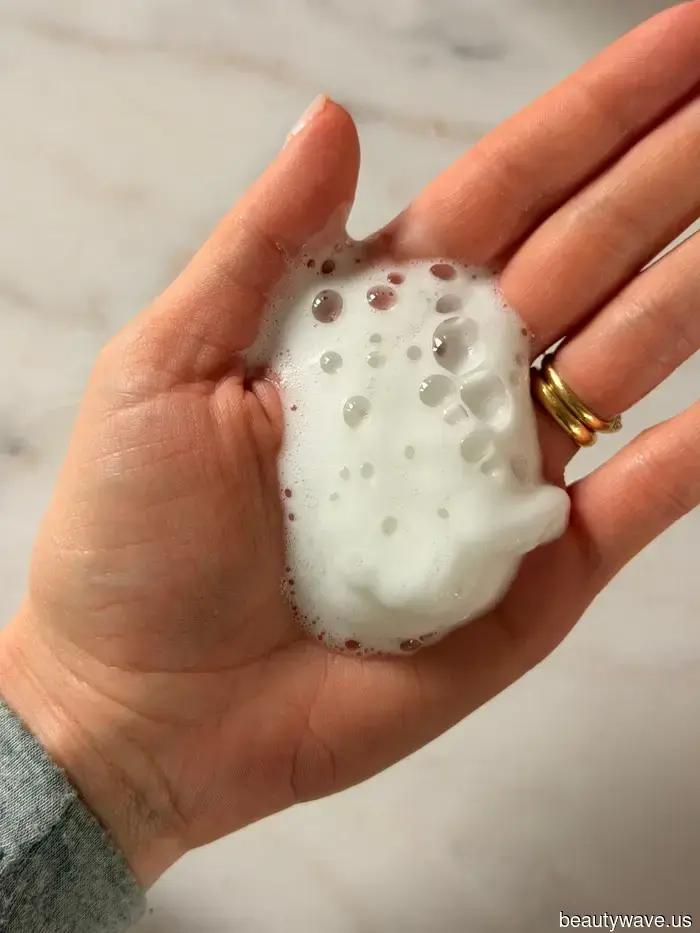 Dieses altmodische Haarprodukt ist gerade zum Geheimnis geworden, um feinem Haar Volumen zu verleihen.