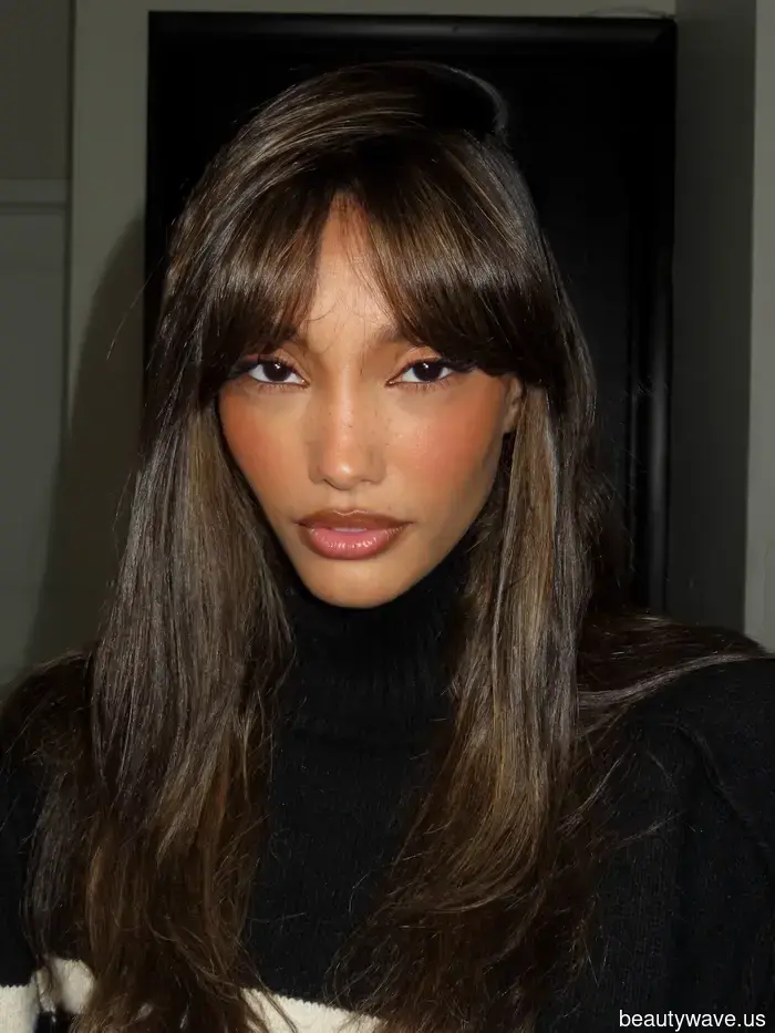 "Aussie Girl Glam" is the sun-kissed makeup look I’m eager to experiment with this summer.
