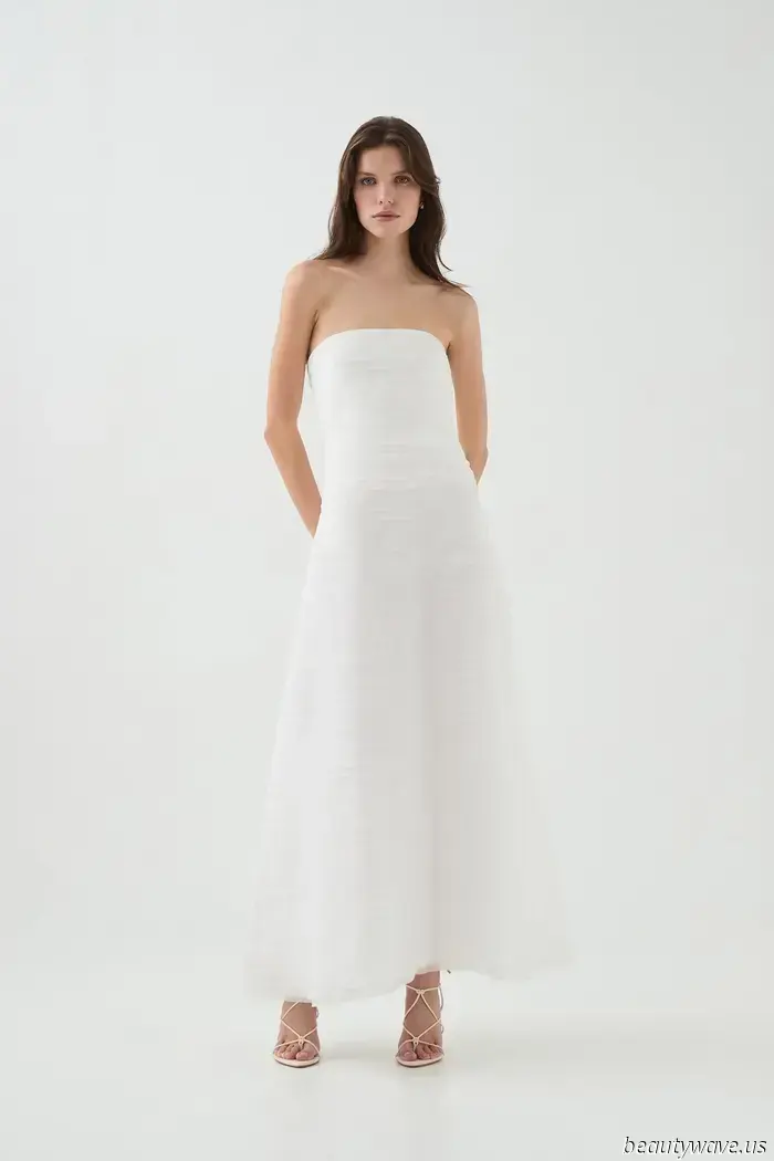 Black heels are acceptable, but in France, it’s well-known that this shoe color pairs better with white dresses.
