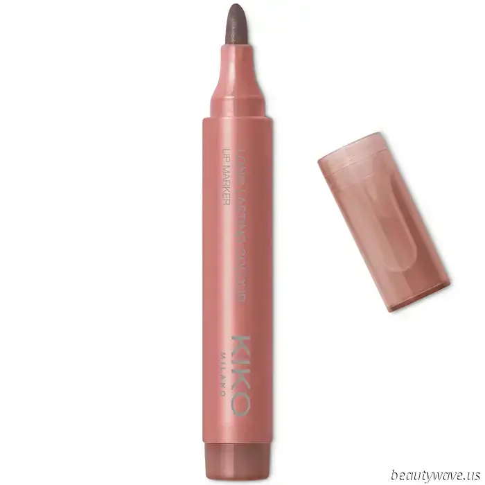 Acabo de pedirle a una maquilladora que me mostrara cómo aplicar el delineador de labios correctamente — esto es lo que aprendí.