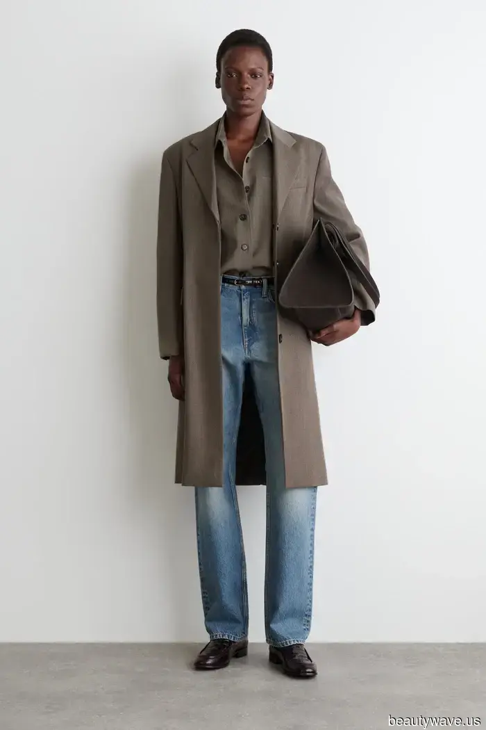 Non leggings e scarpe da ginnastica&mdash;questa è la combinazione chic di pantaloni e ballerine che Gwyneth indossa in aeroporto