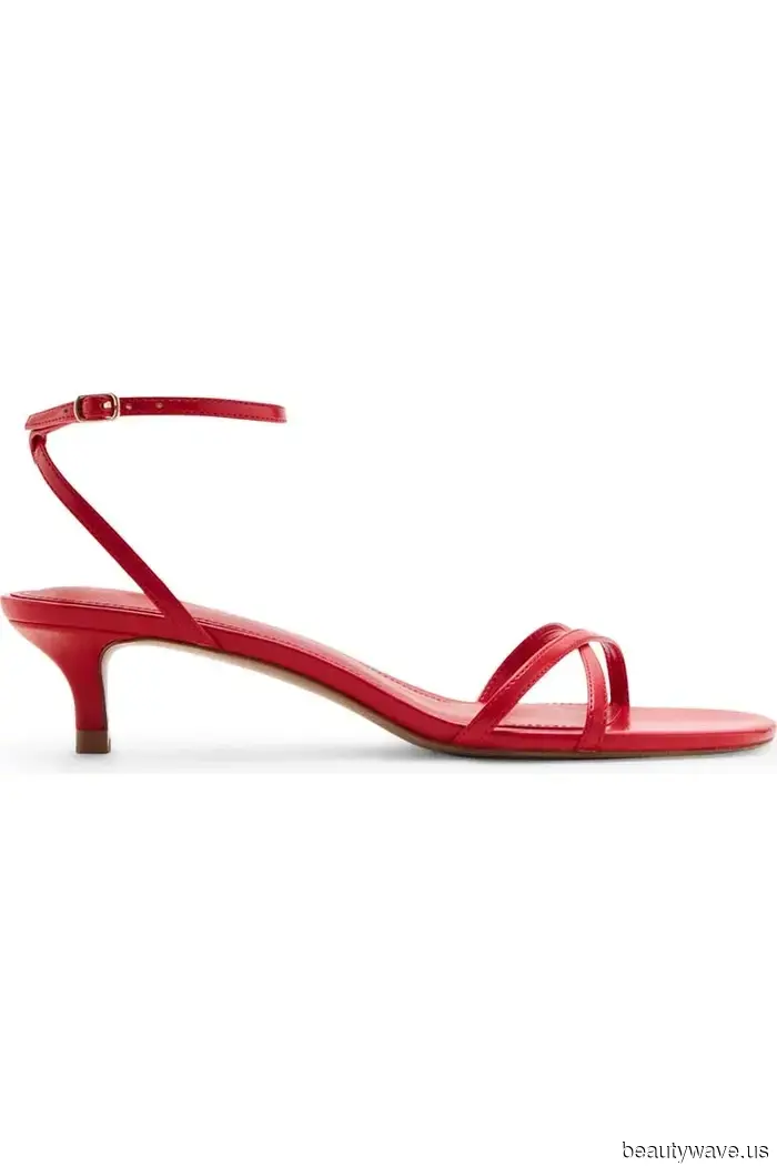 Es ist ein Fakt: Modeleute wählen diesen Sandalenfarbtrend über Schwarz, Weiß und Braun.