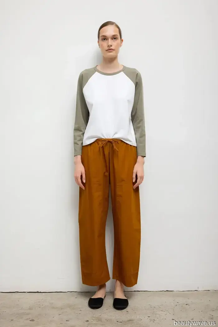Encontré los pantalones de diseñador por $90 que lucen idénticos a la pareja de $280 que todas las chicas geniales tienen.