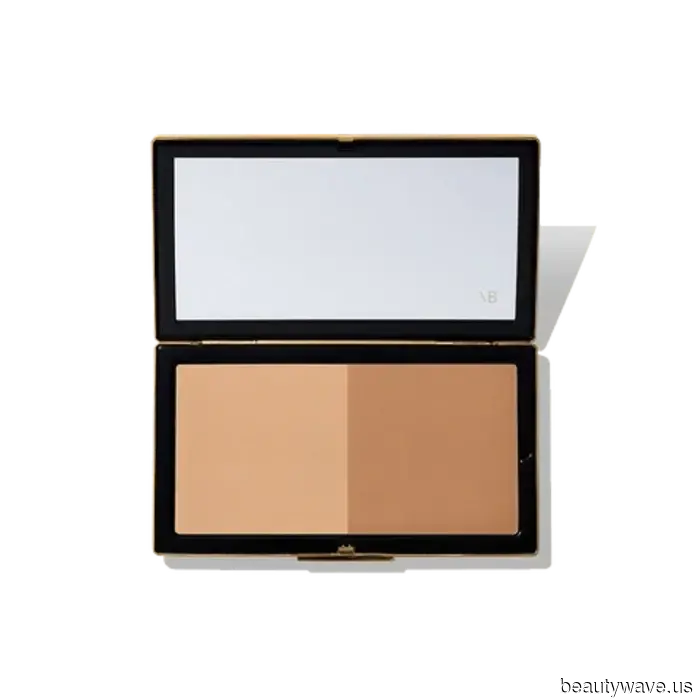 Preguntaste, nosotros entregamos&mdash;Esto es lo que hay dentro de las bolsas de maquillaje de nuestros editores de belleza para el otoño.