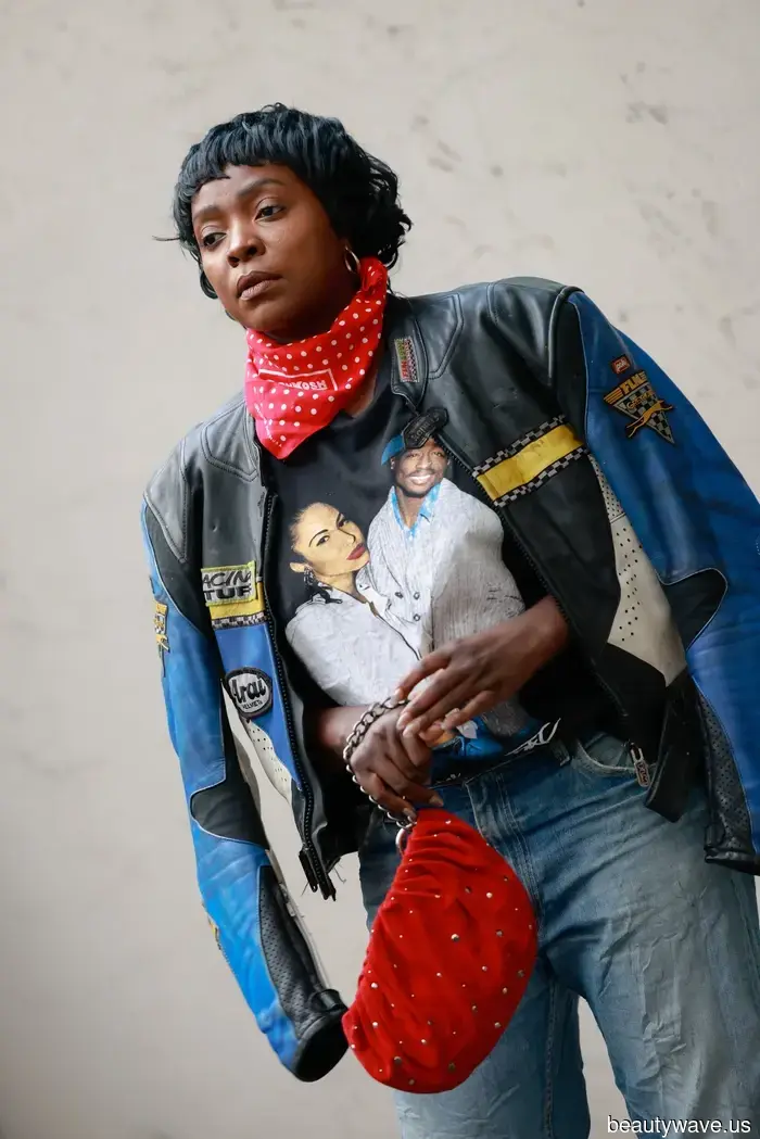 Tschüss, weiße T-Shirts&mdash;Modeleute sind überzeugt, dass dieser coolere Alternativlook besser zu Jeans passt.