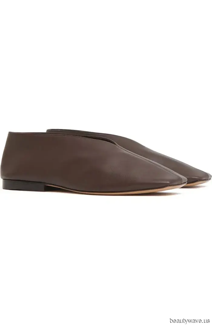 Si planeas remangar tus jeans este otoño, hazlo solo con *este* lavado de denim específico y *estos* zapatos.