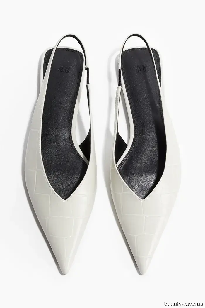 Blue jeans will always be timeless, but these five shoe colors can make them feel more updated.