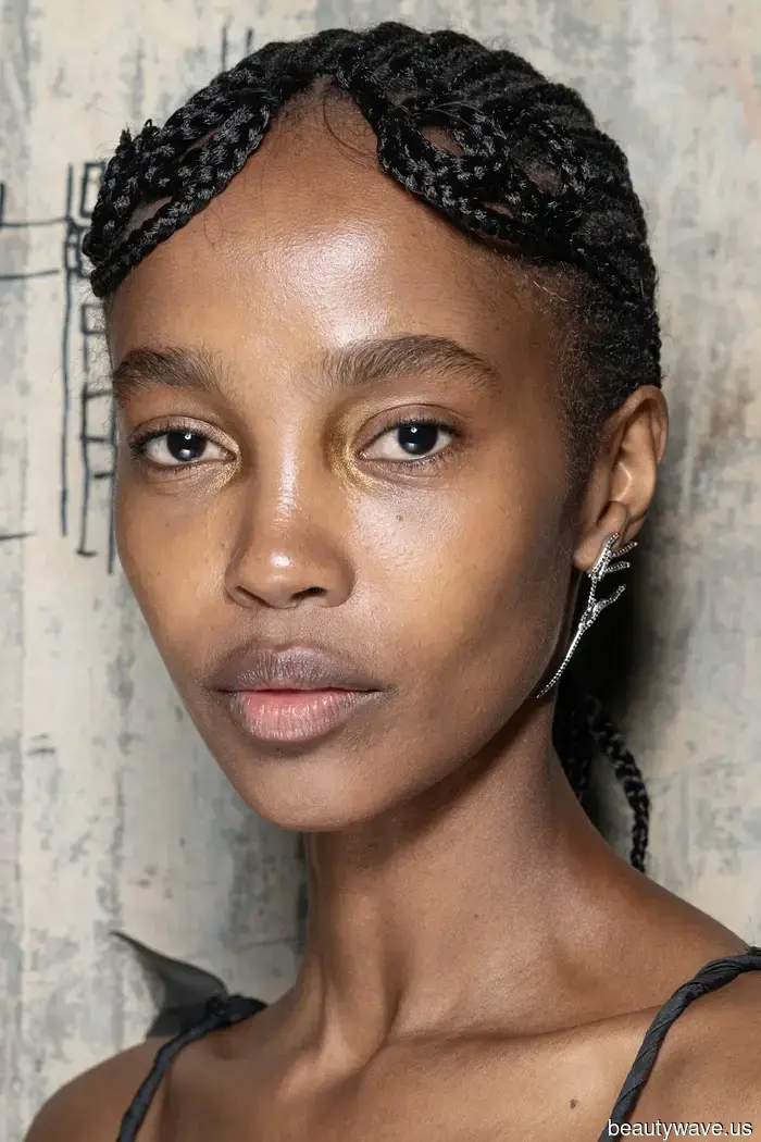 From Denim-Blue Eyes to Dark Matte Lips: The Most Sophisticated Makeup Trends to Try This Fall