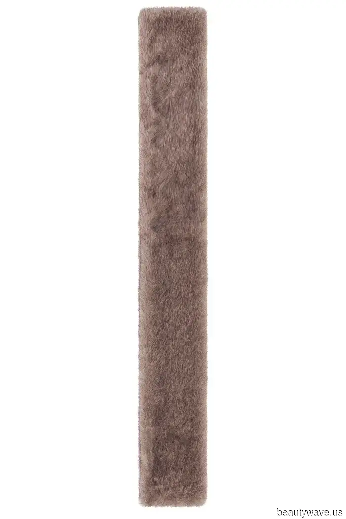 Wenn Sie wie ein It-Girl in einem Blazer aussehen möchten, tragen Sie ihn mit dem angesagten Accessoire-Trend, den jeder gerade will.