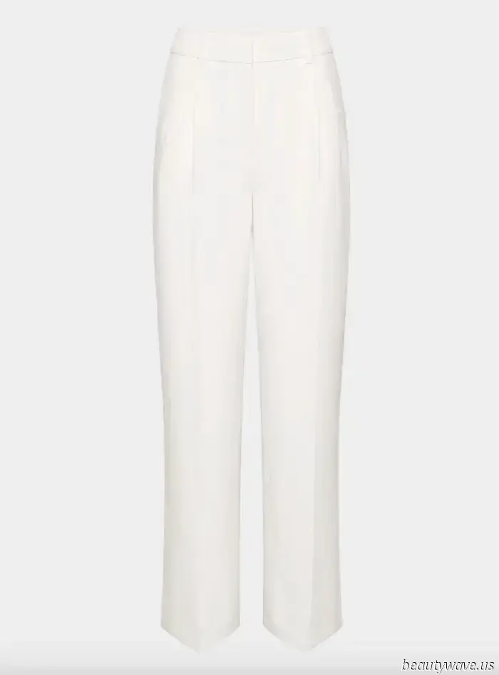 This pant style paired with flip-flops forms the most stylish combination we've encountered all summer.