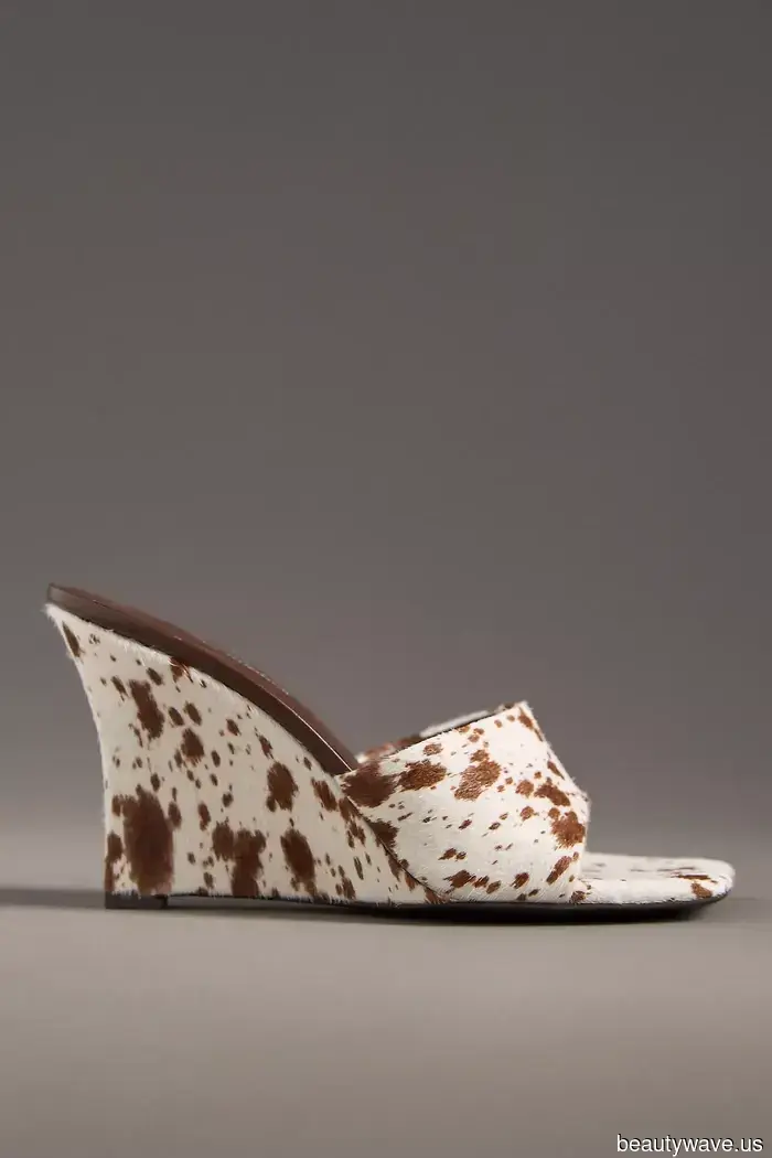 Three Decades Later, These Legendary ‘90s Outfits Still Appear Just as Stylish Now as They Did Back Then.