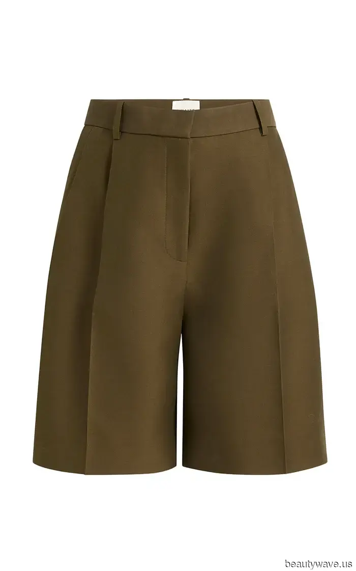 Si quieres que los pantalones cortos de Bermuda se vean geniales en 2026, olvida una camiseta blanca y usa esta bonita blusa en su lugar.