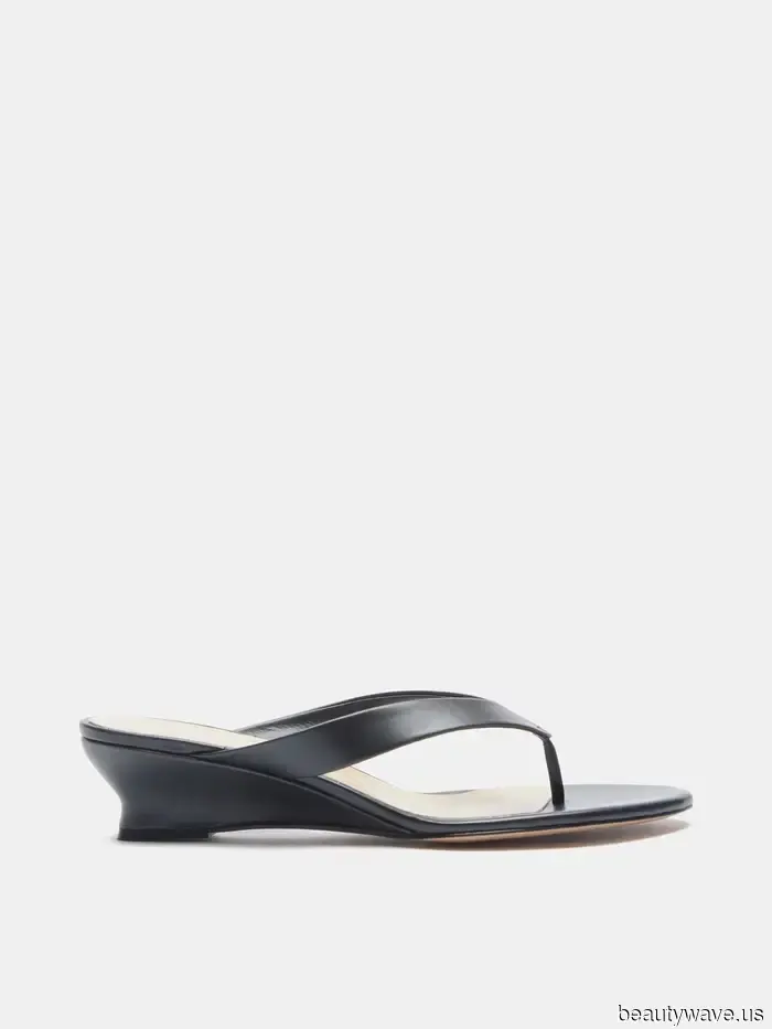 Ob es dir gefällt oder nicht, so stylen coole Mädchen den Sandalentrend des Sommers.