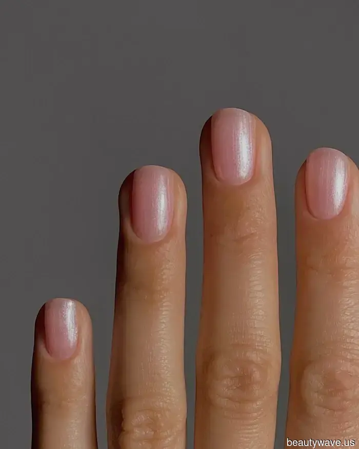 Cuando quiero que mis uñas se vean discretas y saludables, estos esmaltes cumplen.