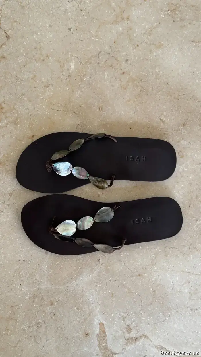 My Most Stylish Coworker Gave Me a Heads-Up—This '90s Sandal Trend Will Take Over for Ballet Flats This Summer.