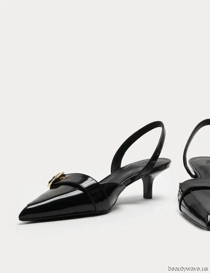 Visto en París: La tendencia de color denim que las mujeres francesas usan cuando se aburren de los jeans negros