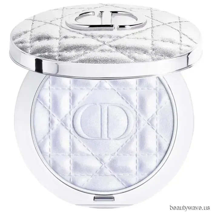 From Wine-Stained Lips to Glittery Accents: 10 Festive Beauty Trends That Fashion Enthusiasts Have Been Saving for Months