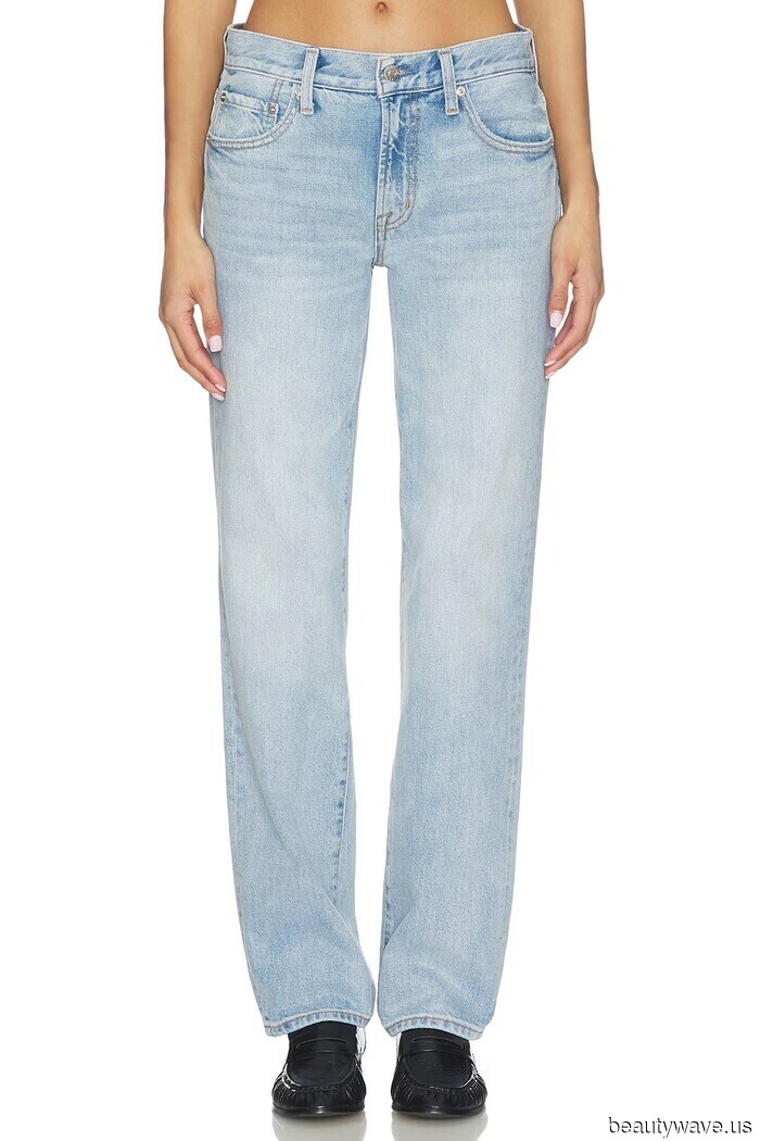 This is the denim color trend that everyone is pairing with high heels (and no, it’s not black).