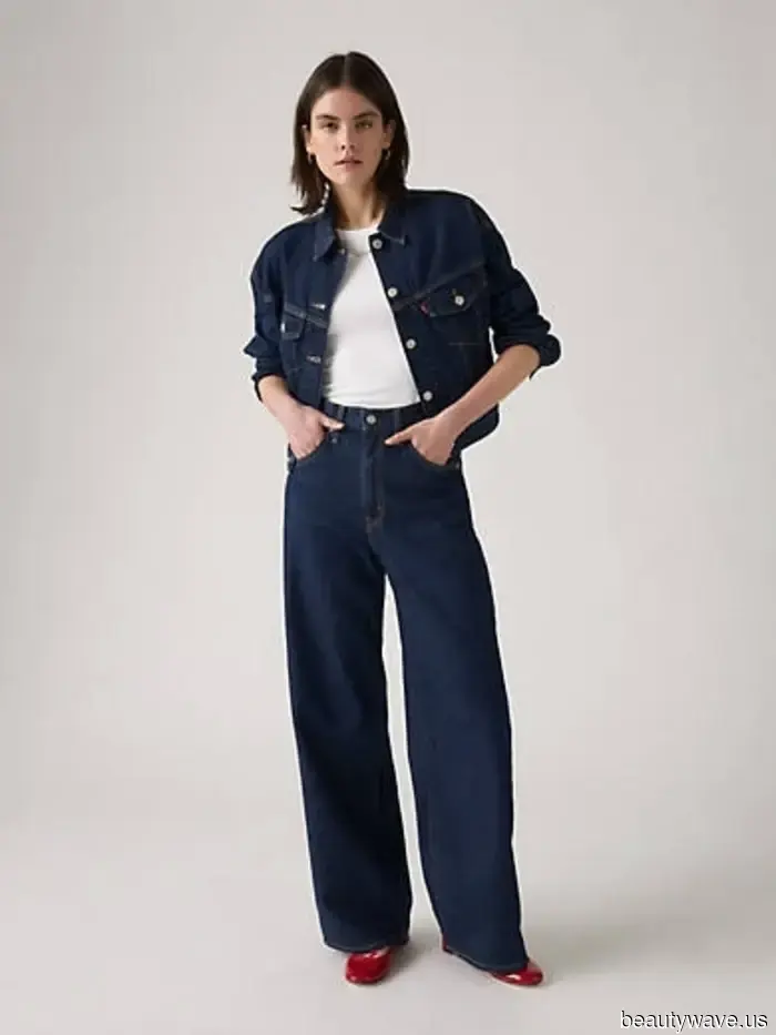 Halten Sie die hellblauen Jeans&mdash;Die Menschen in Paris wissen, dass dieser Denim-Trend für den Herbst weit überlegen ist.