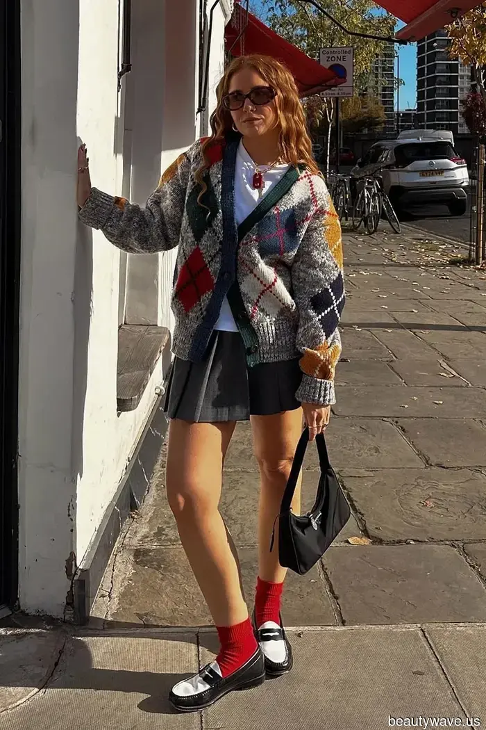 Plötzlich trägt jede Modeperson den Pullover-Trend, der vor nicht allzu langer Zeit als hässlich galt.