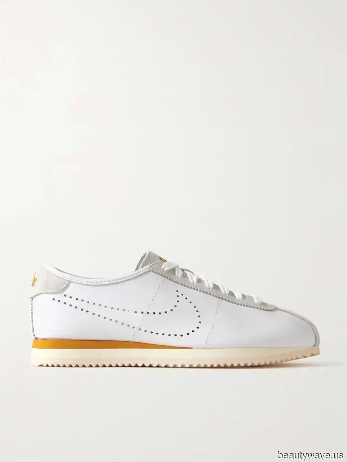 Jennifer Aniston recently sported the sneaker color that transforms this outdated denim trend into something fresh for 2025.