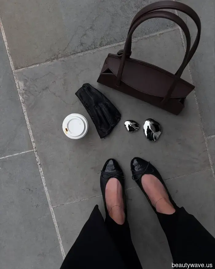 From New York City to London, fashionable individuals everywhere are seen with this sleek, low-profile bag.