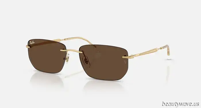 This straightforward accessory is incredibly wearable, functional, and stylish—indeed, the fashion set is loving it.