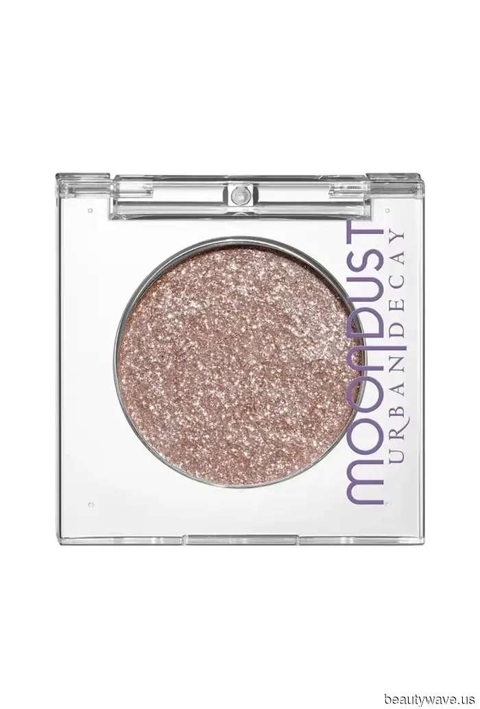 This stunning bride donned a Vera Wang gown and Manolo Blahnik shoes for her sophisticated, timeless countryside wedding.