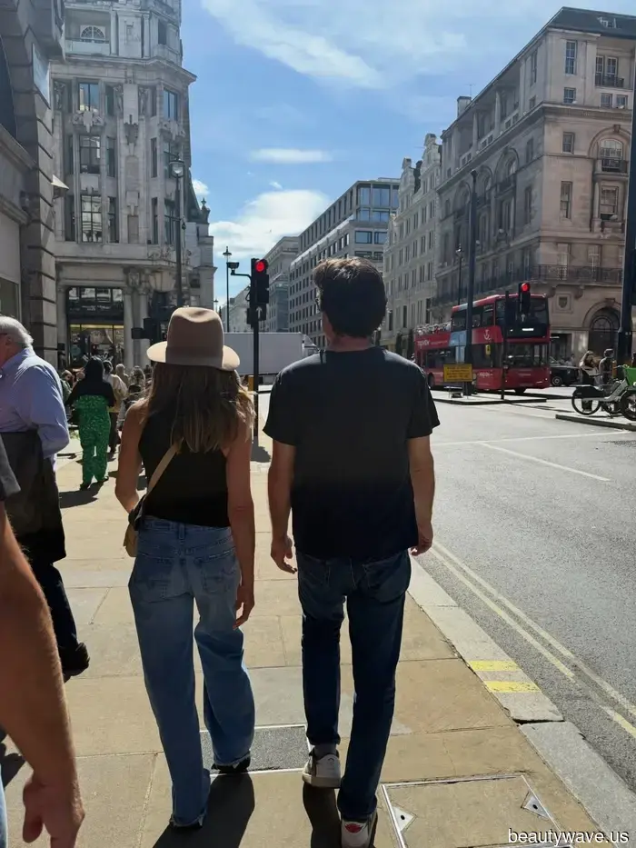 Da Idaho a Londra, Jennifer Aniston indossa questi jeans ovunque, e ora sono scontati del 30%