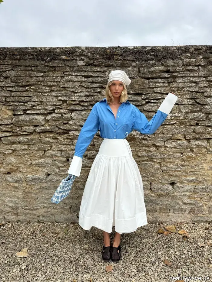 In der englischen Landschaft gesichtet: Die "hässlichen" It-Schuhe, die weiße Röcke cooler aussehen lassen als je zuvor…