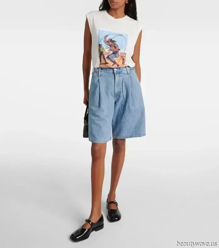 Is it only me, or have fashion enthusiasts everywhere started opting for this cooler year-round silhouette instead of sandals?