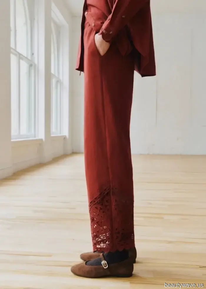 Non sto dicendo di non indossare jeans, ma secondo me, questa tendenza dei pantaloni rende le ballerine ancora più eleganti.