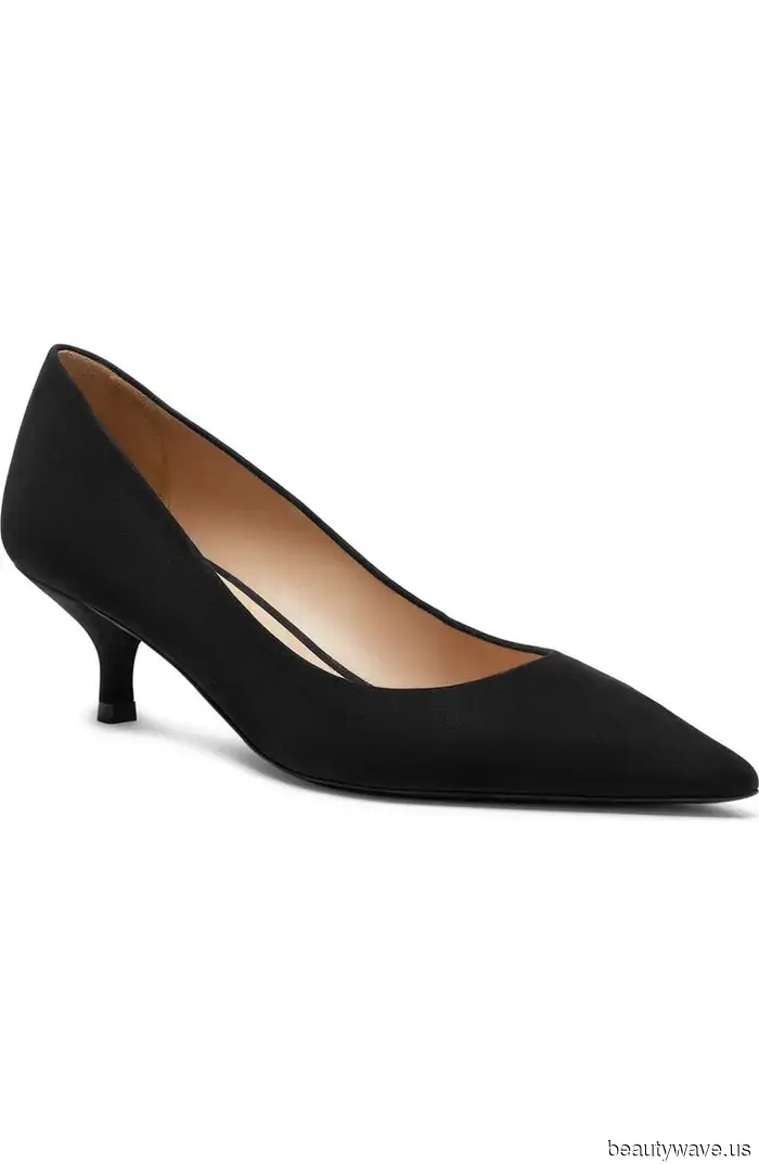 Questa tendenza specifica delle giacche ha reso i pantaloni basic di Scarlett Johansson così costosi a New York.