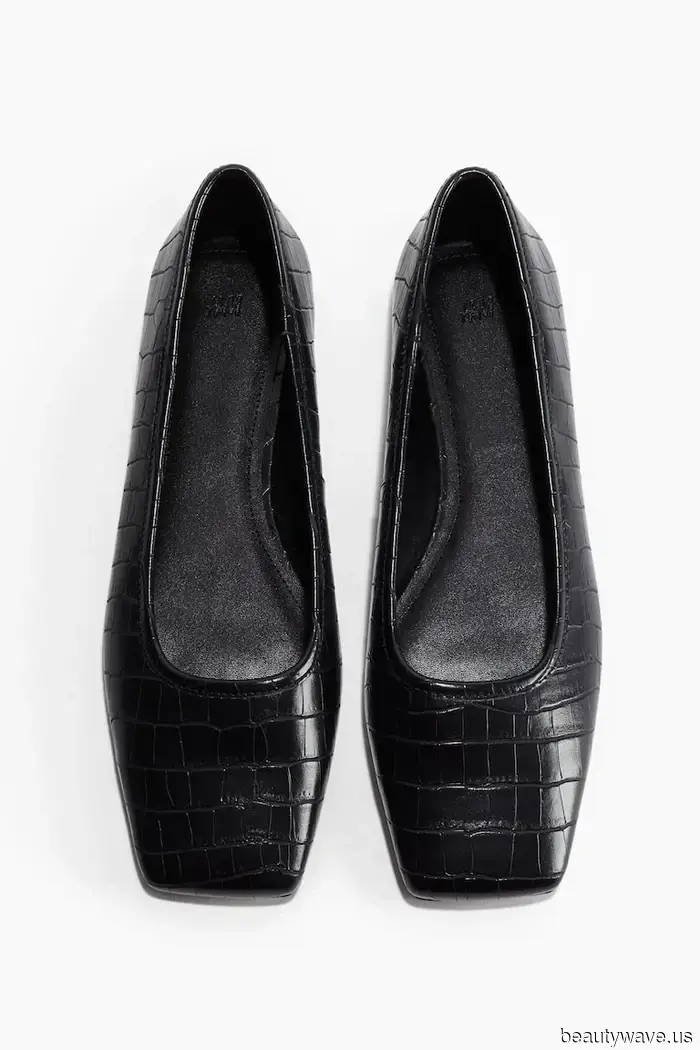 No cuero, no ante&mdash;Victoria Beckham acaba de estilizar la tendencia de zapatos elegantes que las personas más elegantes que conozco están usando.