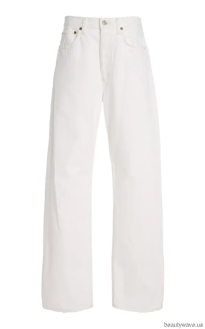 Si vas a usar jeans blancos este invierno, por favor, solo úsalos con estos zapatos y esta chaqueta.