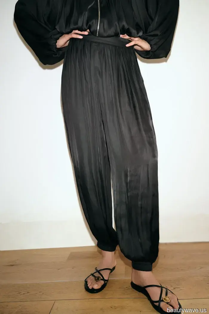 Stylish Moms Are Aware That the Trendiest Early-Morning Ensembles Feature This Pant Style.