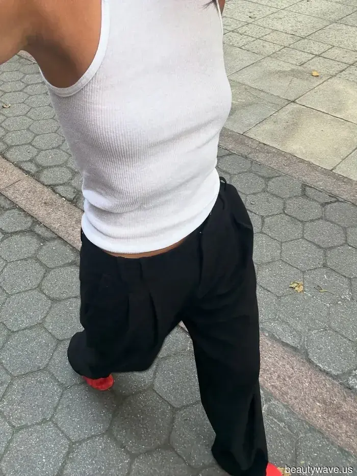 FYI: Queste sono le scarpe anti-sandalo che le persone a Parigi e a New York indossano con jeans e pantaloni neri.