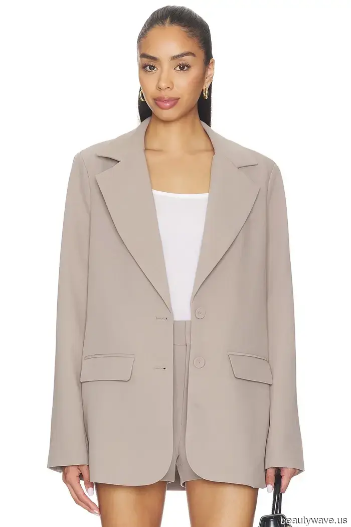 This basic summer piece enhances the elegance of any outfit significantly.