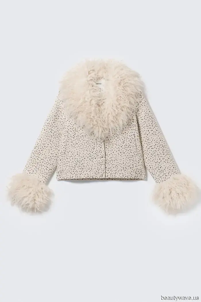 Seen in LA: The Stylish, '90s-Influenced Jeans and Jacket Set That Hailey Is Introducing to 2026