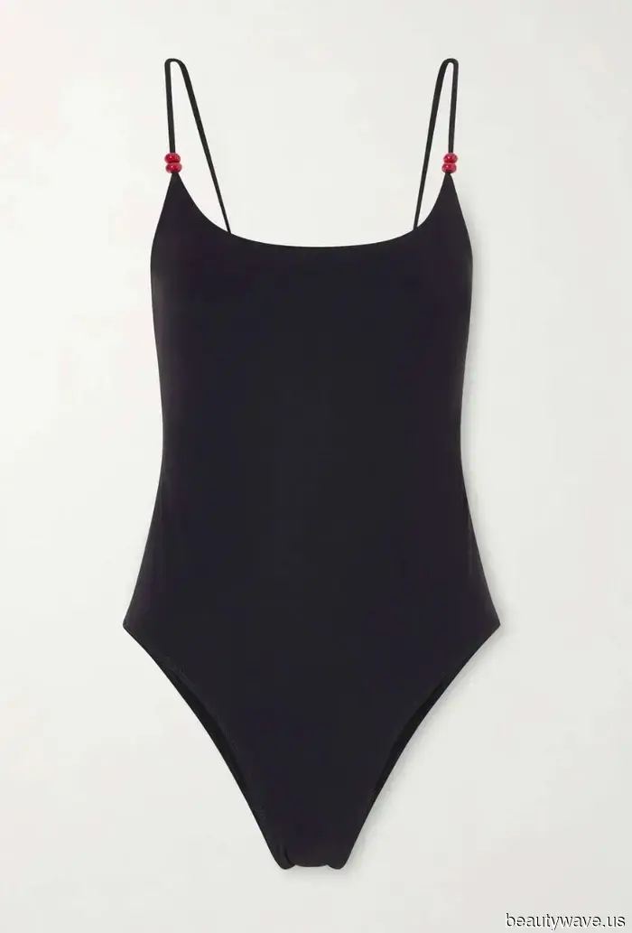 Klassisch, zeitlos und immer schick: Elegante Französinnen greifen in jedem Sommer auf diesen Badeanzug-Stil zurück.