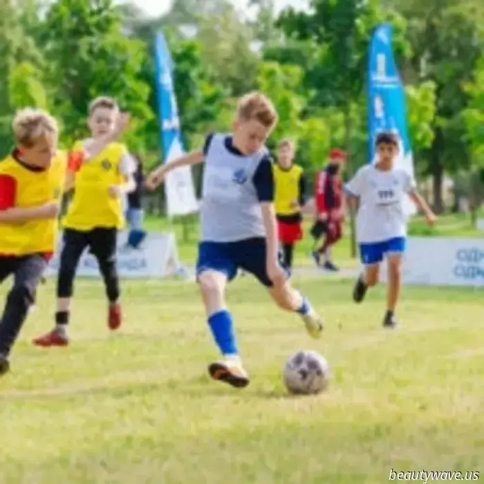 The Island of Dreams and the official FC Dynamo school have opened a season of support for young football talents.
