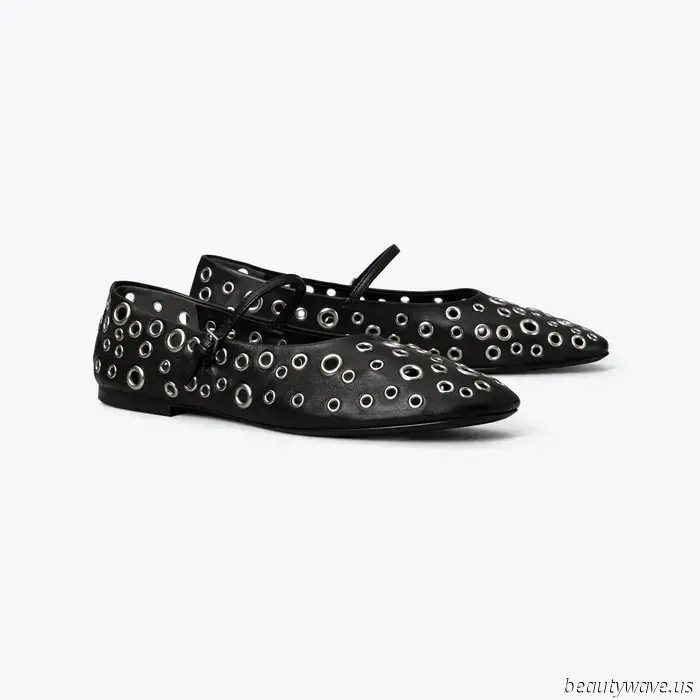Whole-Foot Flats Are the Stylish Shoe Trend That Elegant Dressers Are Embracing at the Moment.