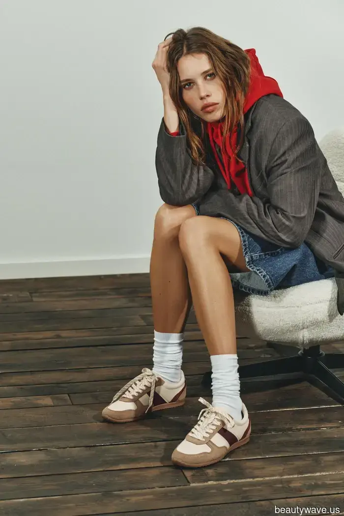 Not Suede, Not Leather: The "Perfect" Winter Sneaker Trend That Tate McRae Paired With Wide-Leg Jeans