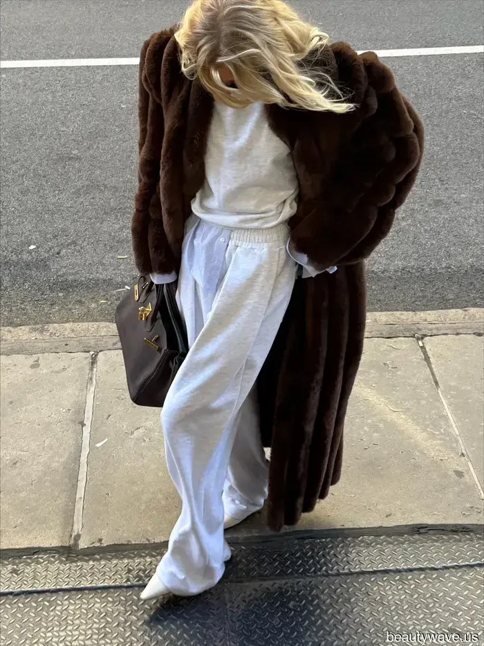 Improvvisamente, i pantaloni della tuta sono di nuovo "di moda"&mdash;aggiungi questa elegante tendenza dei cappotti per indossarli nel modo del 2025