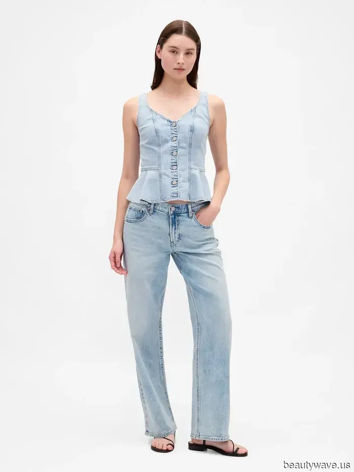 Dua Lipa und Miley Cyrus tauschten ihre dunkelblauen Jeans gegen diesen '90er-Jahre-Retro-Look.